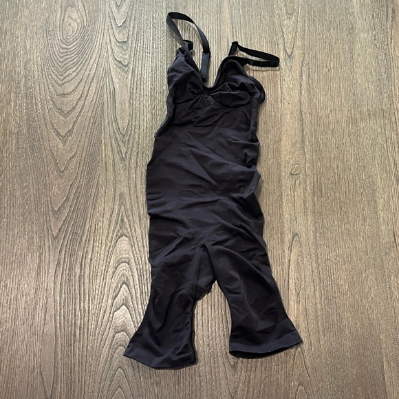 SKIMS Intimates & Sleepwear Nwot Skims Sculpting Bodysuit Mid Thigh